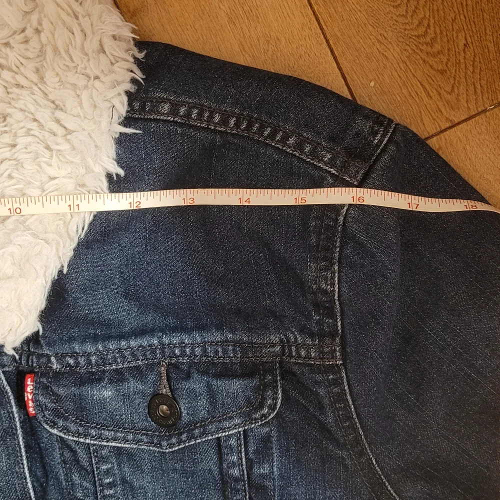 Levi's - Shaggy Sherpa Trucker Jean Jacket - Picture 14 of 16